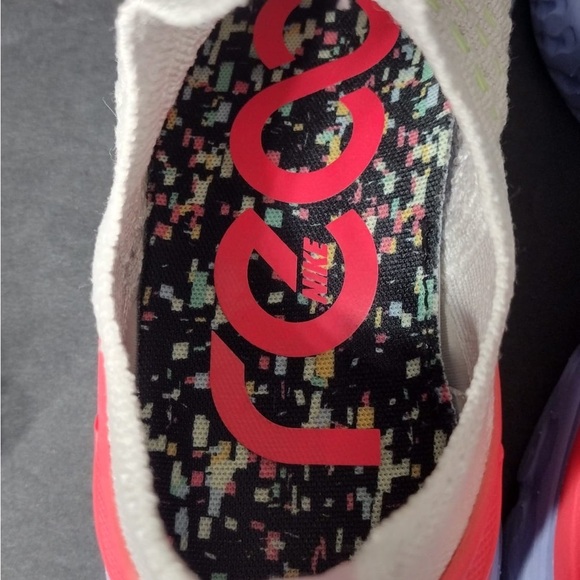 Nike Women's Pink and Cream Running Shoes size 6 pre owned Exellent condition - Picture 6 of 6